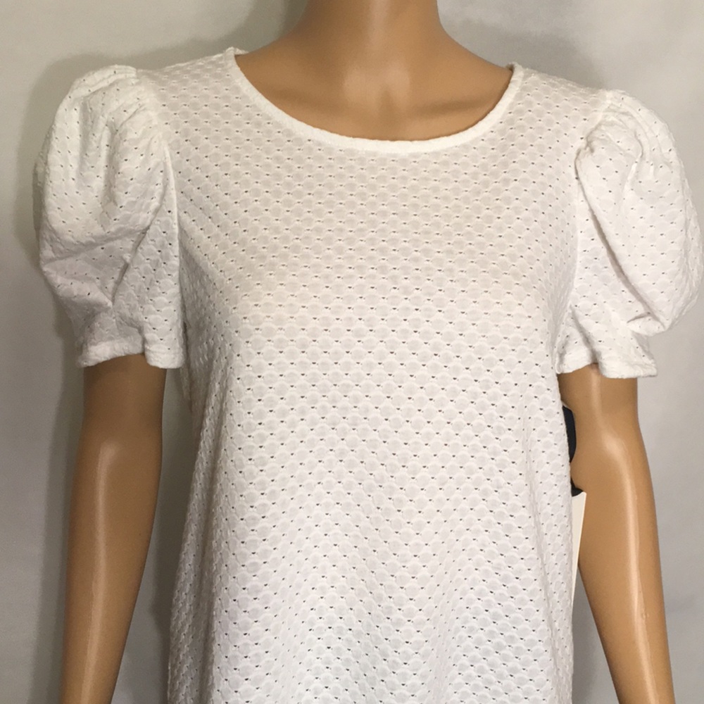 NWT White Textured Short Sleeve Crewneck Top - Picture 7 of 16